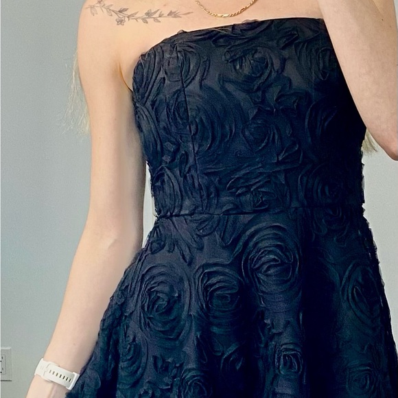 Le Chateau Black Rose High Low Evening Gown Small - Picture 2 of 5